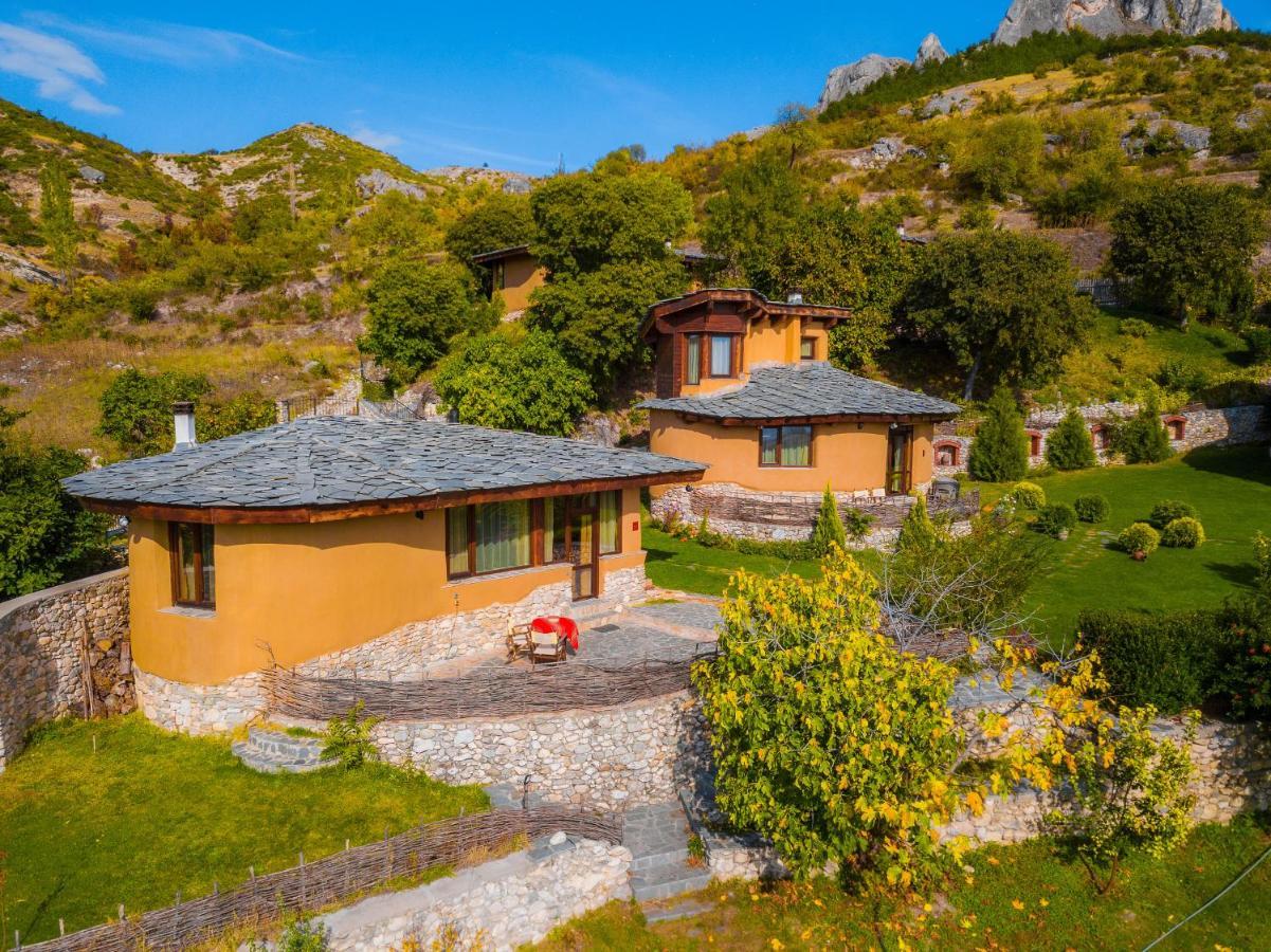 Eco Village Under The Cliffs Ilindentsi エクステリア 写真
