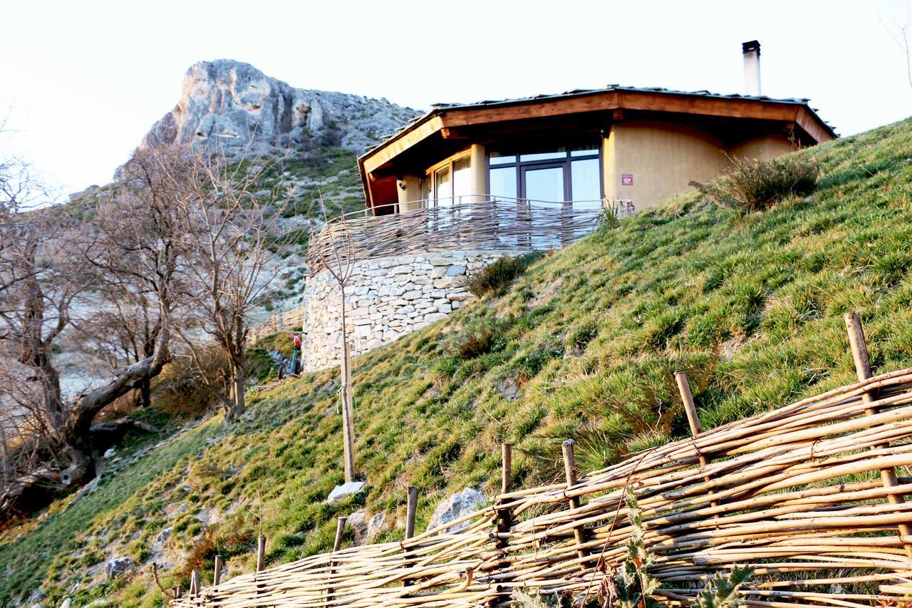 Eco Village Under The Cliffs Ilindentsi エクステリア 写真